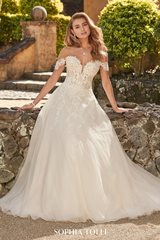 Bridal Dress: Sophia Tolli SPRING 2020 Collection - Y12019 - Serina 

 
